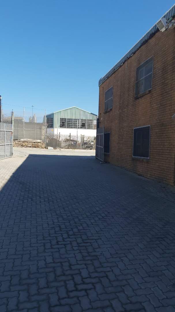 To Let Commercial Property for Rent in Sidwell Eastern Cape